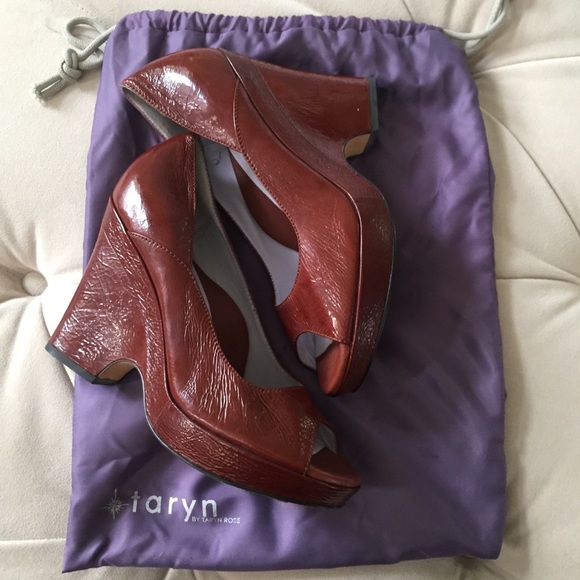 Taryn Rose Peep Toe Leather Wedges NWT - Picture 2 of 6